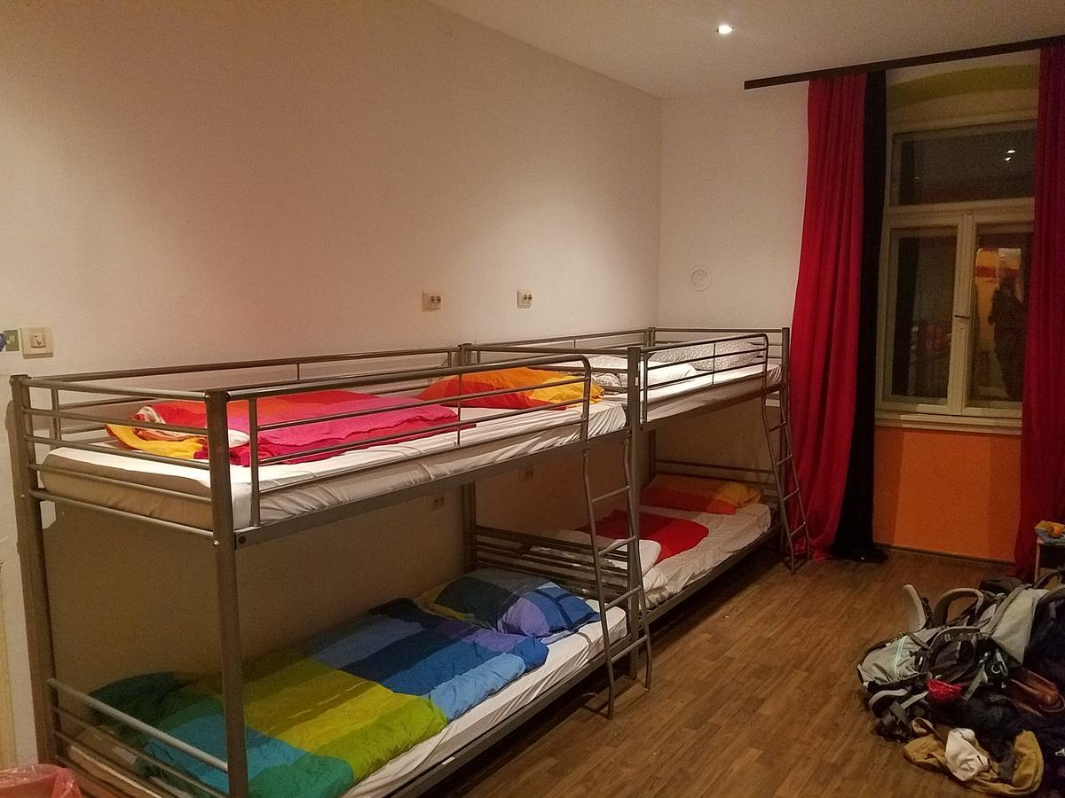 Riva Hostel *