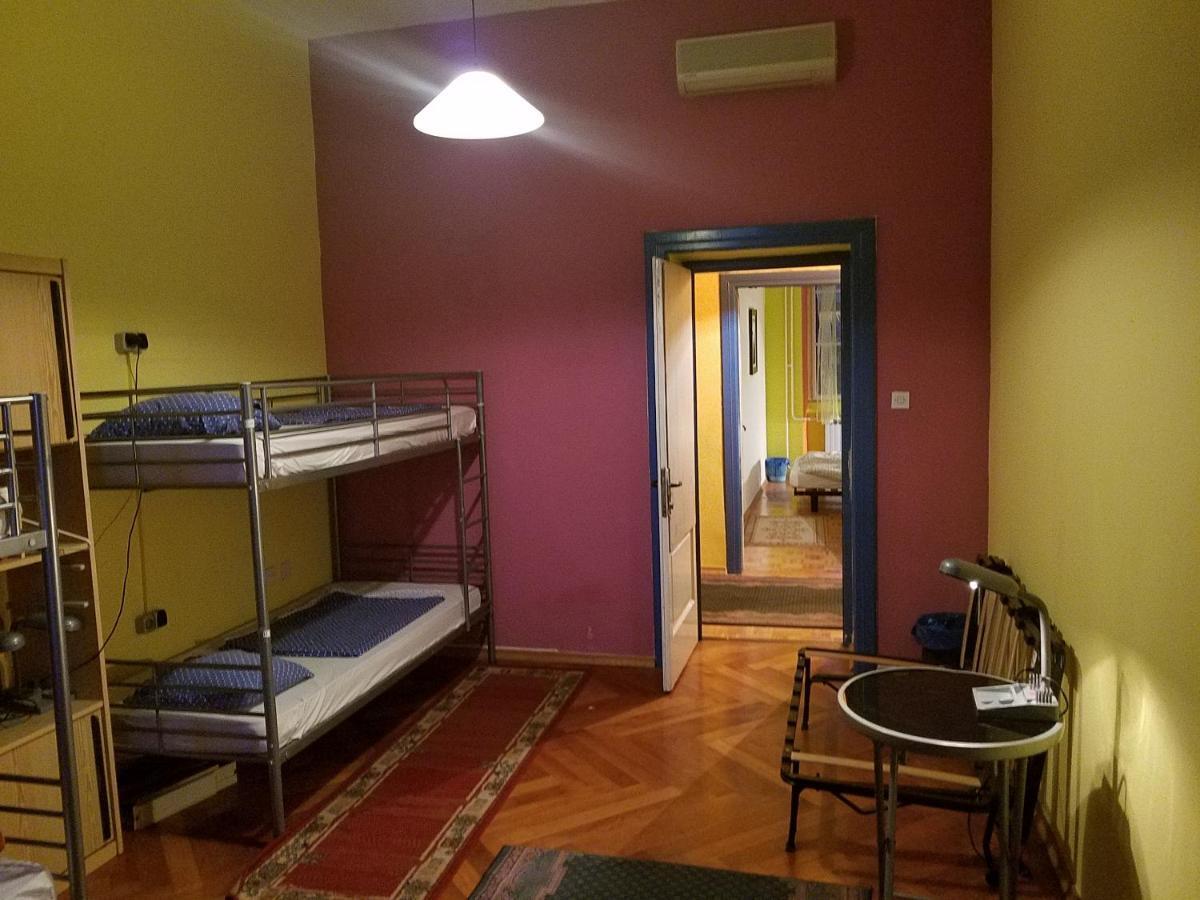 Riva Hostel *